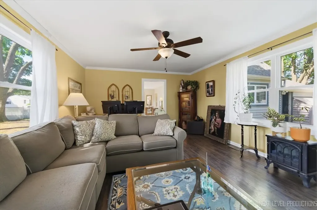 356 Lakelawn Boulevard Aurora IL 60506