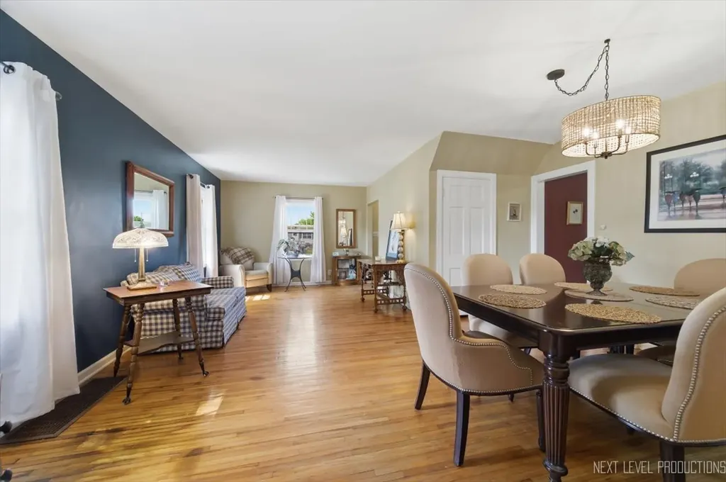 356 Lakelawn Boulevard Aurora IL 60506