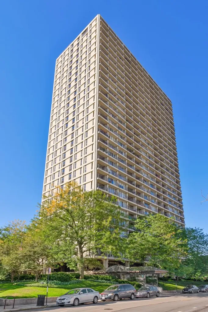 1960 North Lincoln Park West Chicago IL 60614