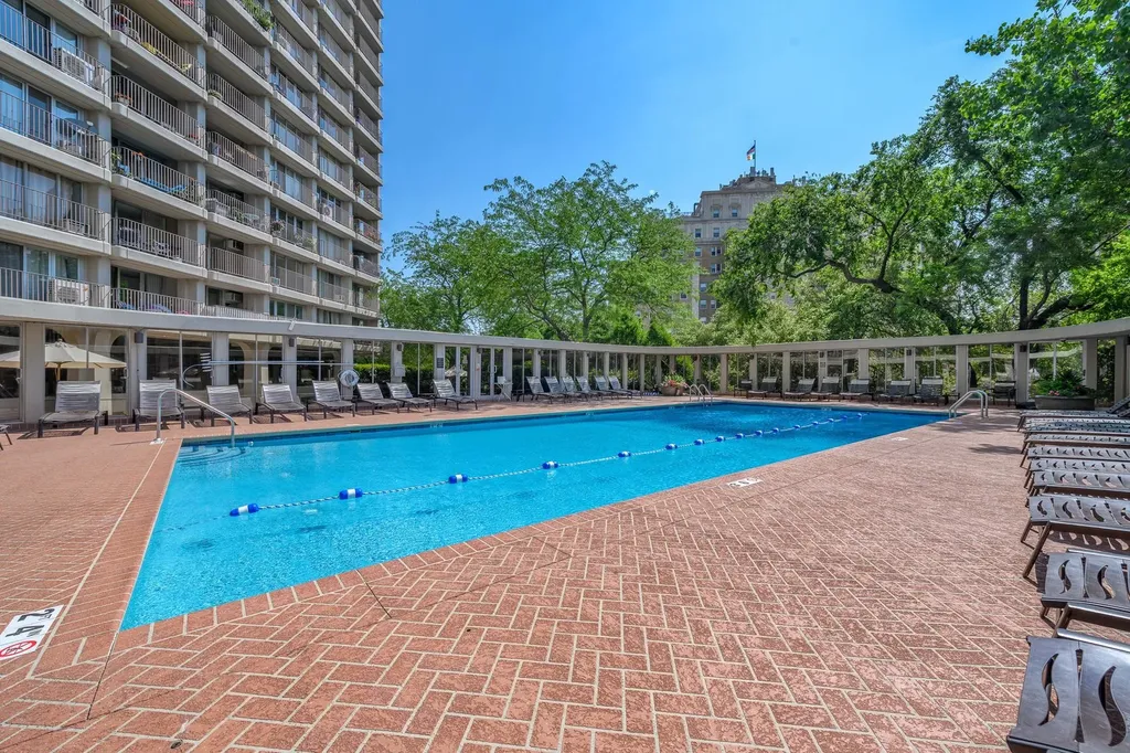 1960 North Lincoln Park West Chicago IL 60614