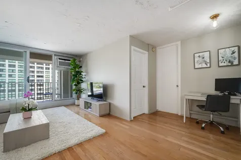 1960 North Lincoln Park West Chicago IL 60614