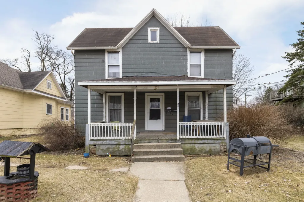 251 West Homer Street Freeport IL 61032