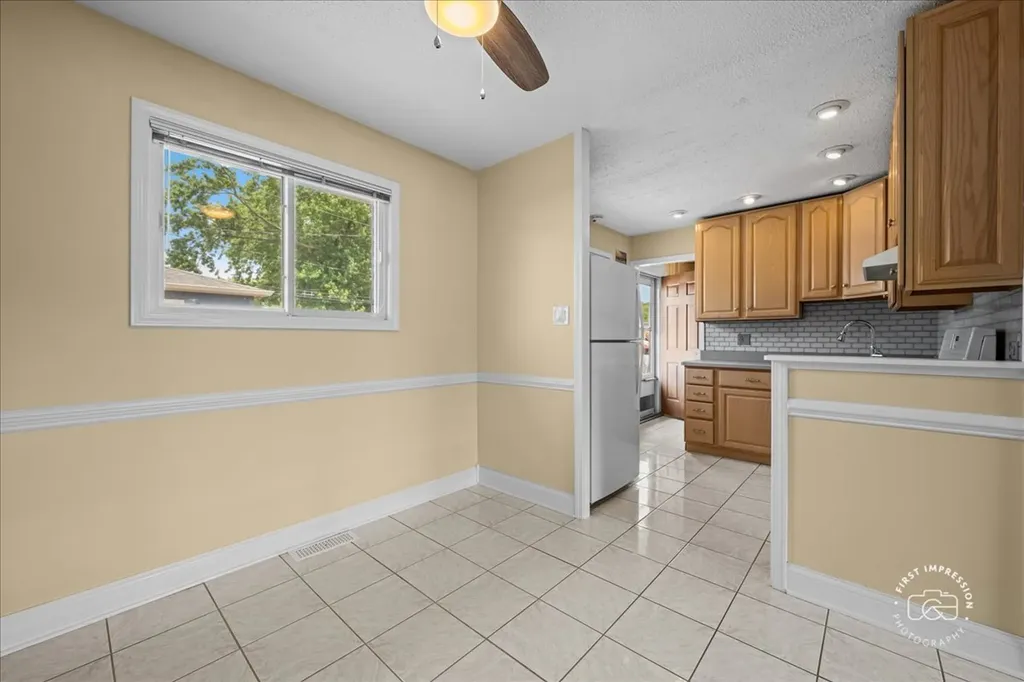 220 Edgehill Drive Bolingbrook IL 60440