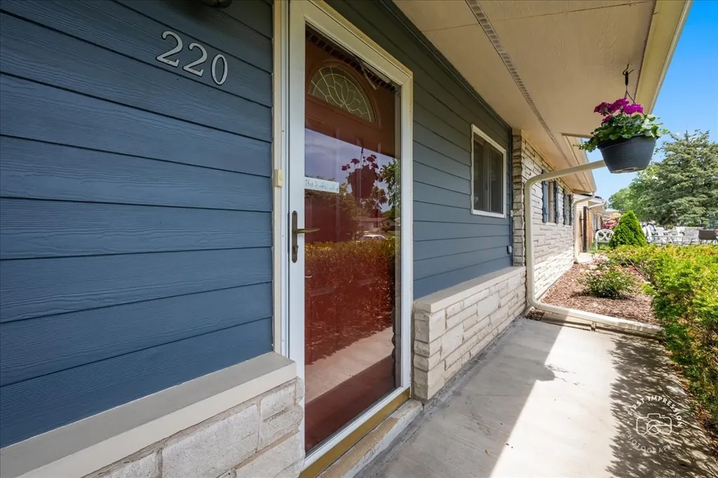 220 Edgehill Drive Bolingbrook IL 60440