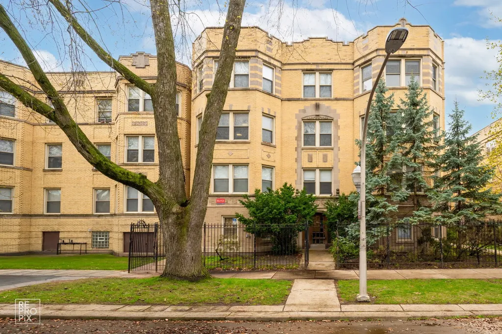 6310 North Artesian Avenue Chicago IL 60659