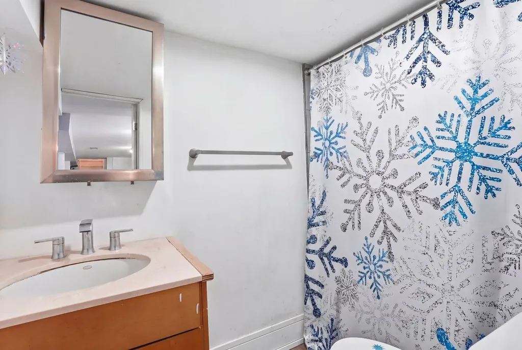 2915 North Dawson Avenue Chicago IL 60618