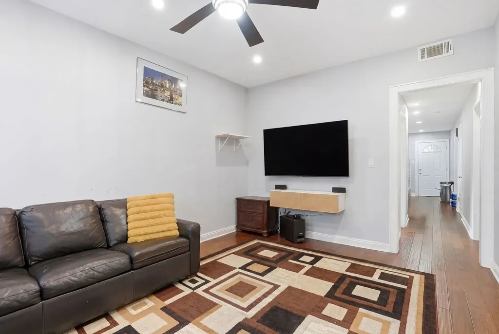2915 North Dawson Avenue Chicago IL 60618