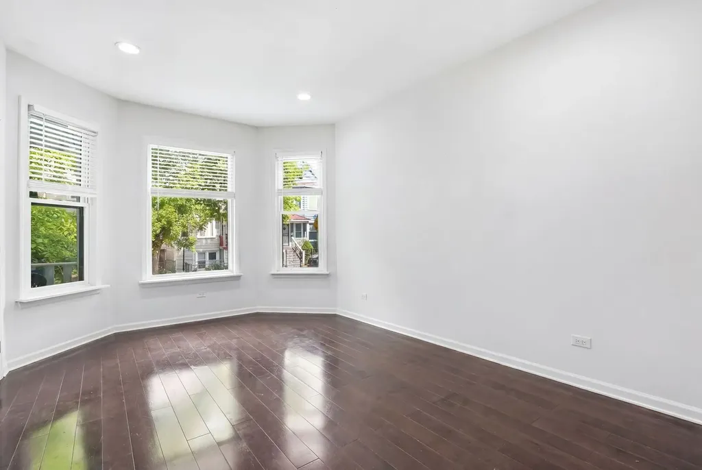 2915 North Dawson Avenue Chicago IL 60618