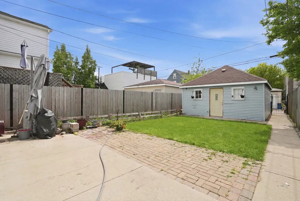 2915 North Dawson Avenue Chicago IL 60618