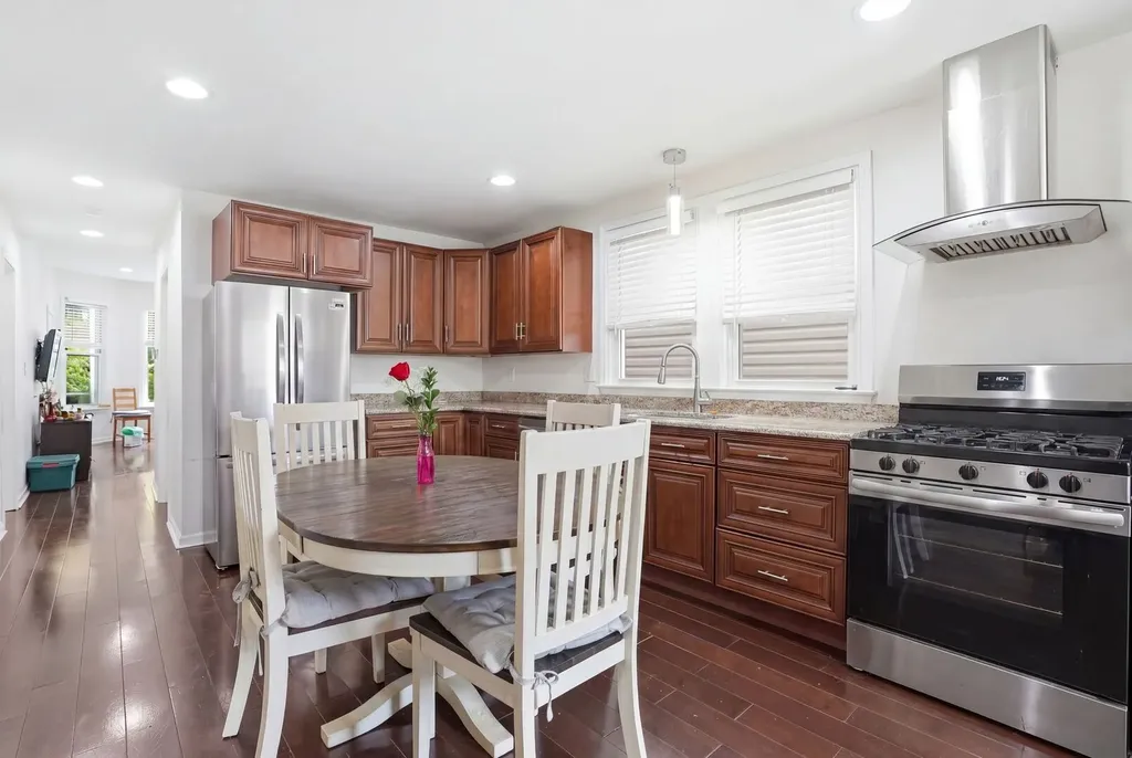 2915 North Dawson Avenue Chicago IL 60618