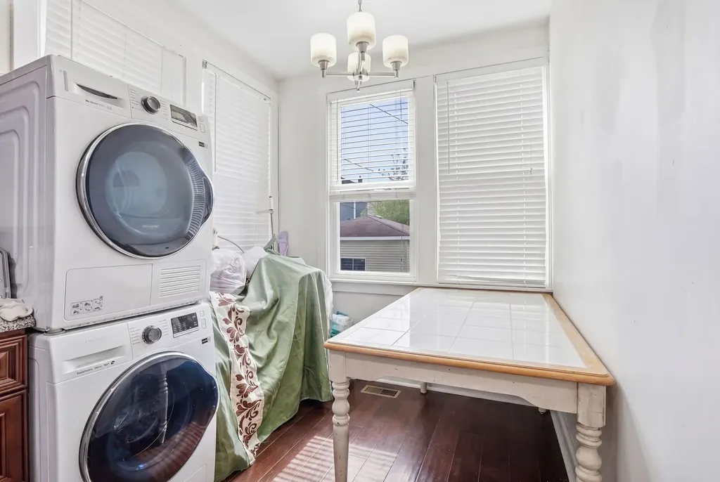 2915 North Dawson Avenue Chicago IL 60618