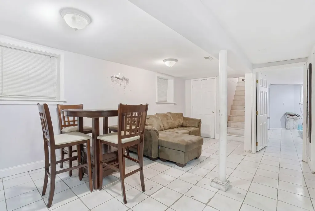 2915 North Dawson Avenue Chicago IL 60618