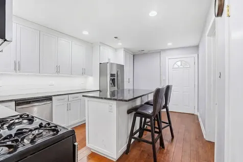 2915 North Dawson Avenue Chicago IL 60618