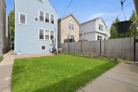 2915 North Dawson Avenue Chicago IL 60618