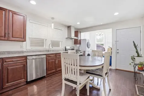 2915 North Dawson Avenue Chicago IL 60618