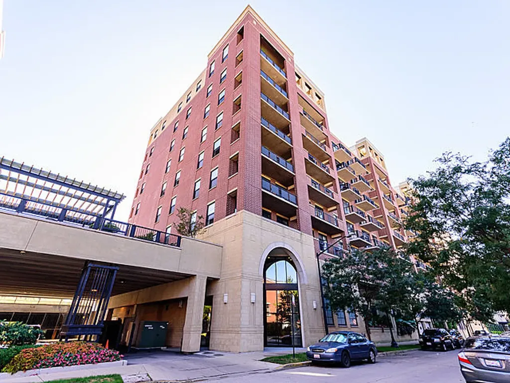 833 West 15th Place Chicago IL 60608