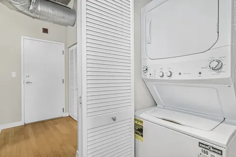 833 West 15th Place Chicago IL 60608