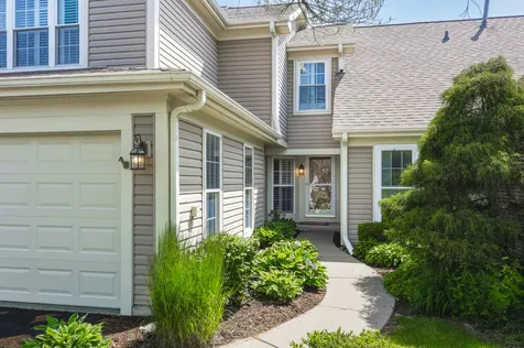 702 Clover Hill Court Elk Grove Village IL 60007