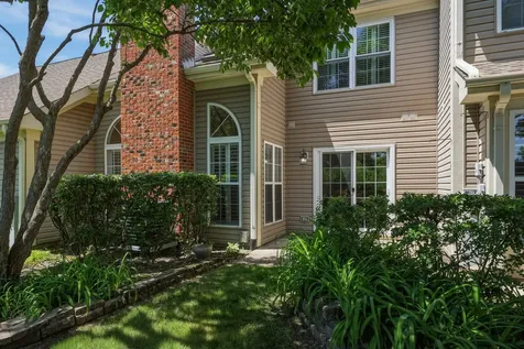 702 Clover Hill Court Elk Grove Village IL 60007