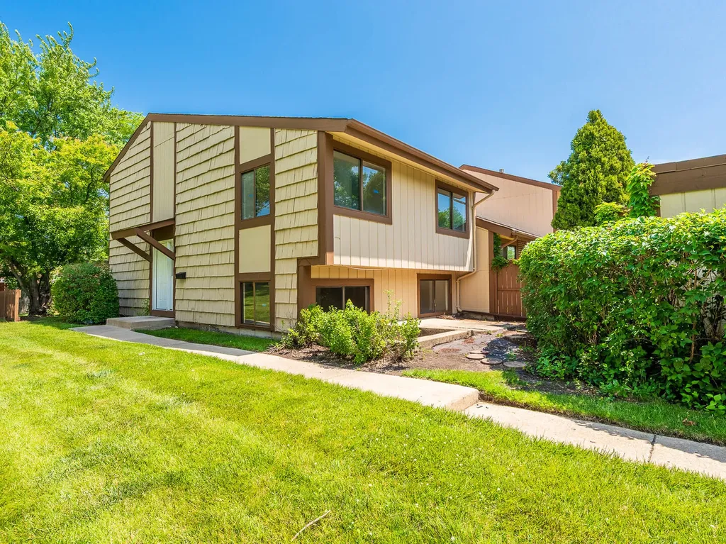 800 Shawnee Trail Roselle IL 60172