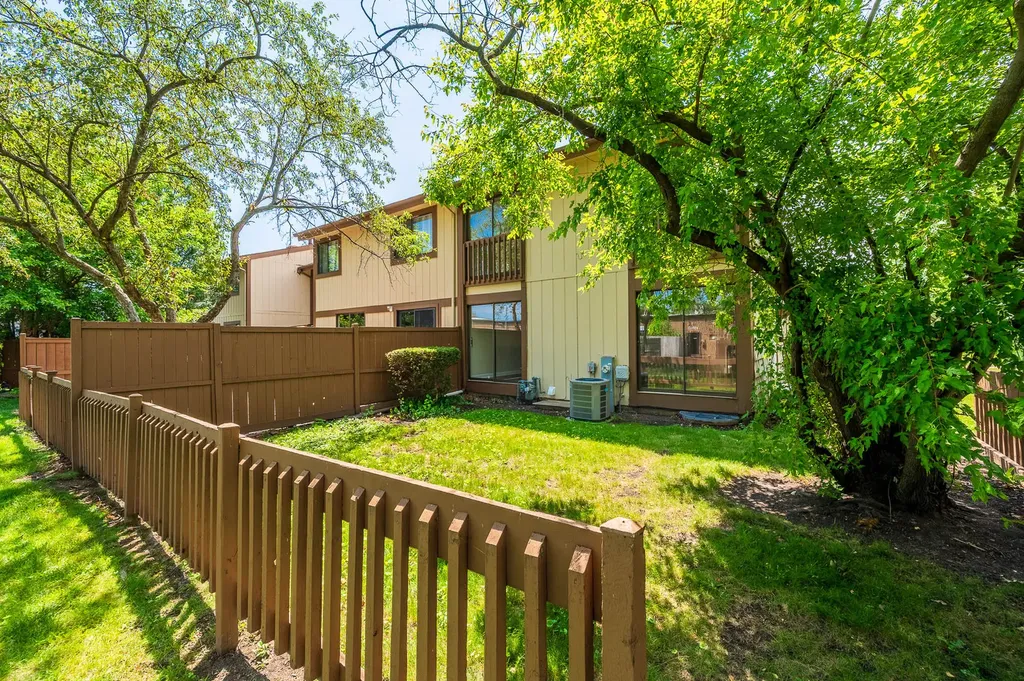 800 Shawnee Trail Roselle IL 60172