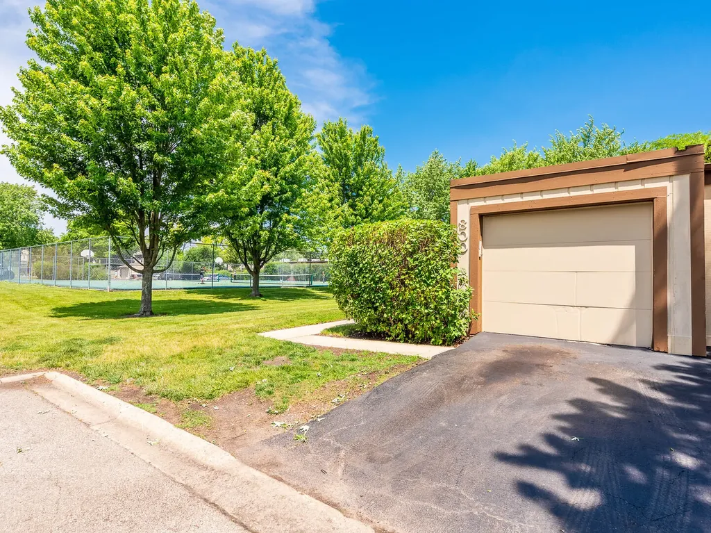 800 Shawnee Trail Roselle IL 60172