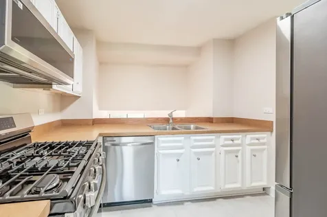 800 Shawnee Trail Roselle IL 60172