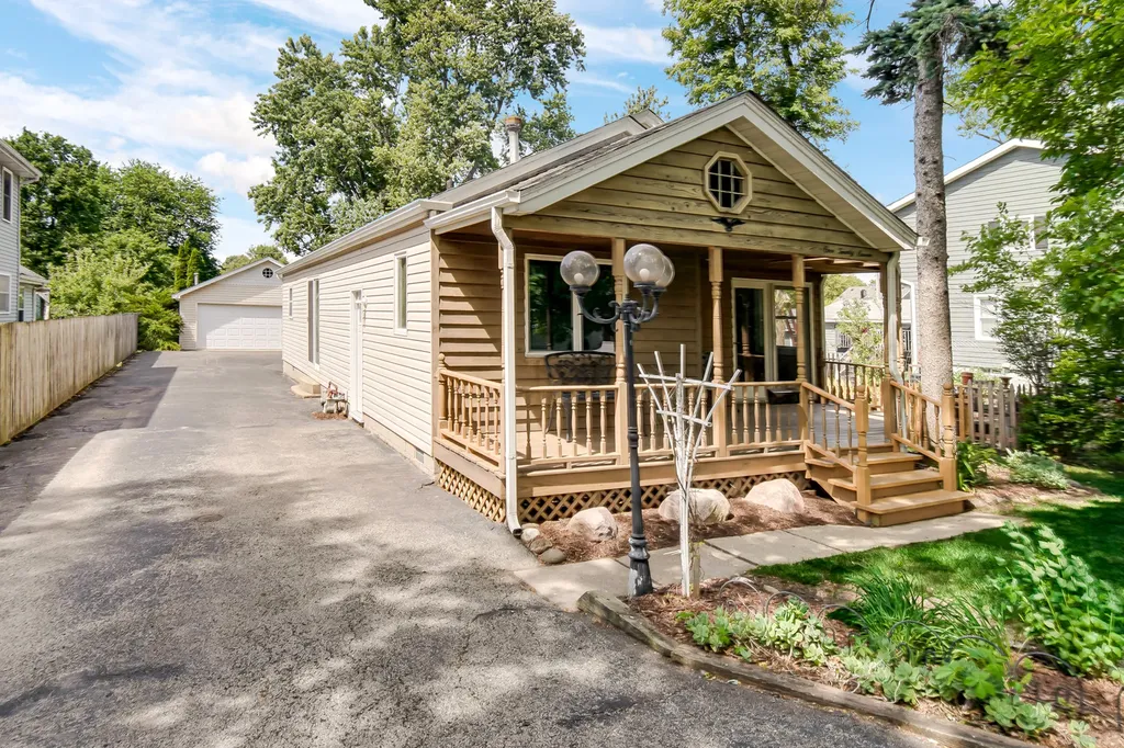 127 East 4th Avenue New Lenox IL 60451