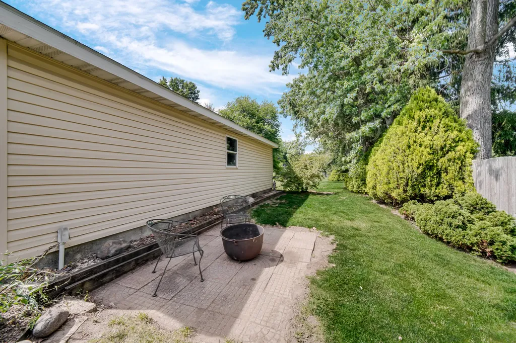 127 East 4th Avenue New Lenox IL 60451
