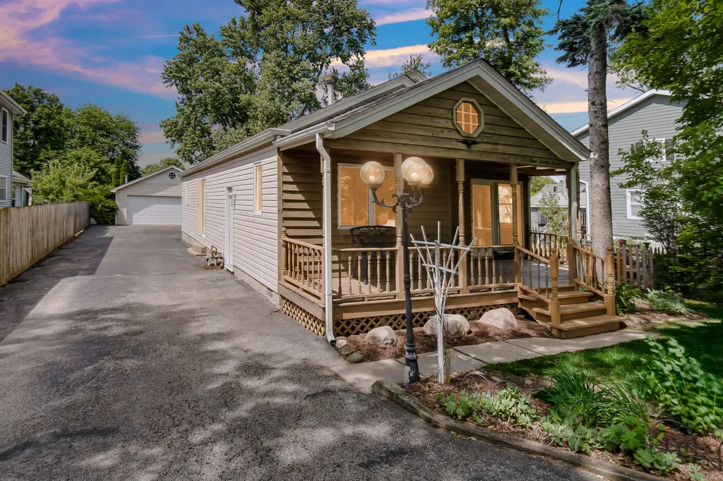 127 East 4th Avenue New Lenox IL 60451
