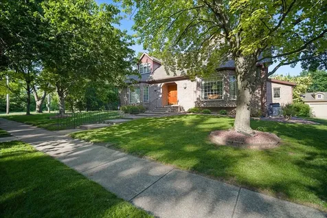 2 Breckenridge Drive Bloomington IL 61701