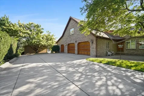 2 Breckenridge Drive Bloomington IL 61701