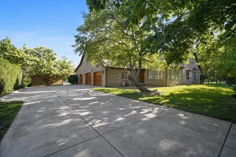2 Breckenridge Drive Bloomington IL 61701