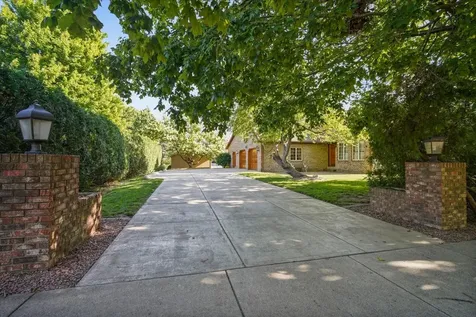 2 Breckenridge Drive Bloomington IL 61701
