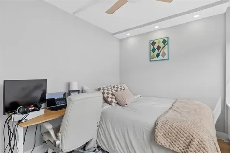 1355 North Sandburg Terrace Chicago IL 60610
