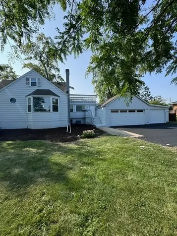 33 East Walnut Avenue Des Plaines IL 60016