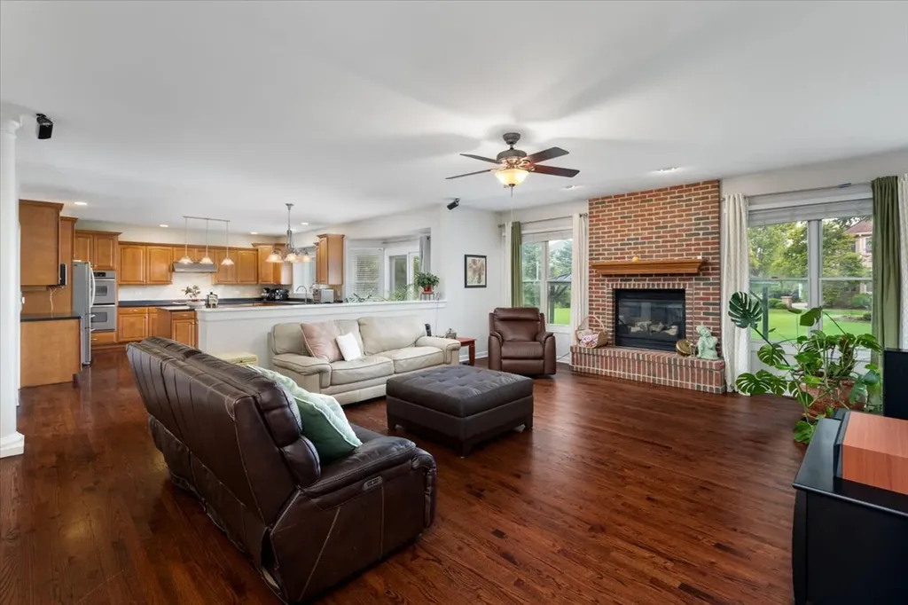 3332 Farmgate Drive Naperville IL 60564