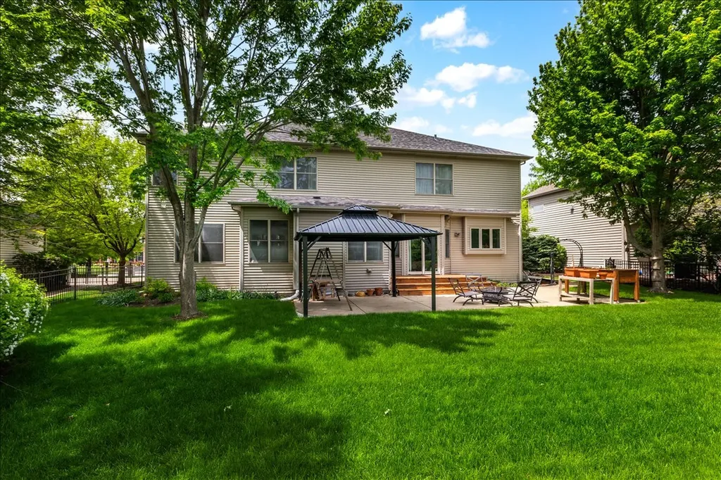 3332 Farmgate Drive Naperville IL 60564