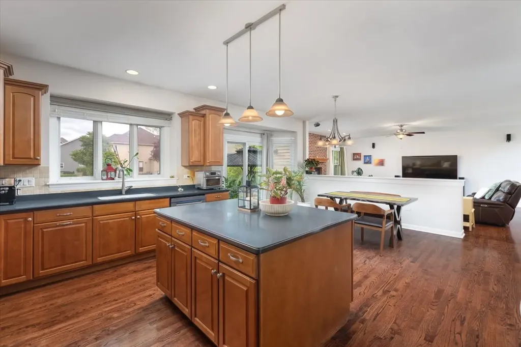 3332 Farmgate Drive Naperville IL 60564