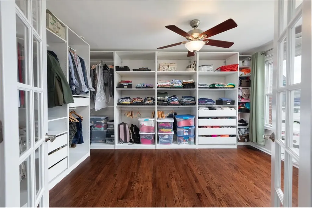 3332 Farmgate Drive Naperville IL 60564