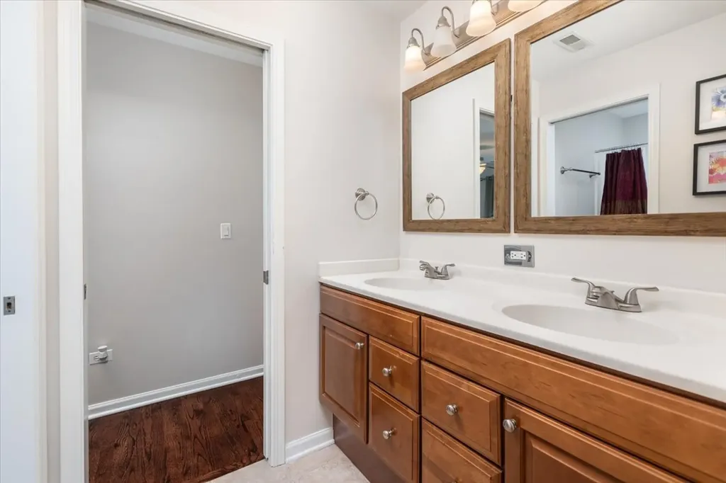 3332 Farmgate Drive Naperville IL 60564