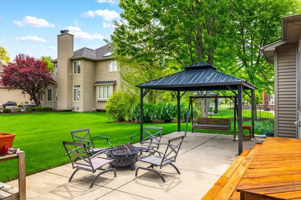 3332 Farmgate Drive Naperville IL 60564