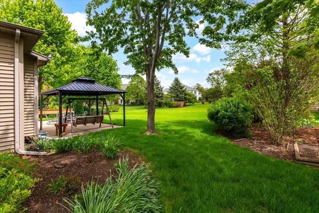 3332 Farmgate Drive Naperville IL 60564