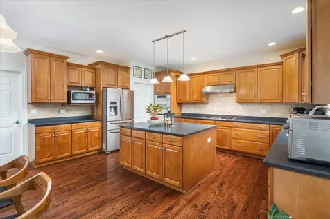 3332 Farmgate Drive Naperville IL 60564