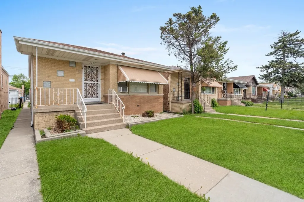 7307 South Damen Avenue Chicago IL 60636