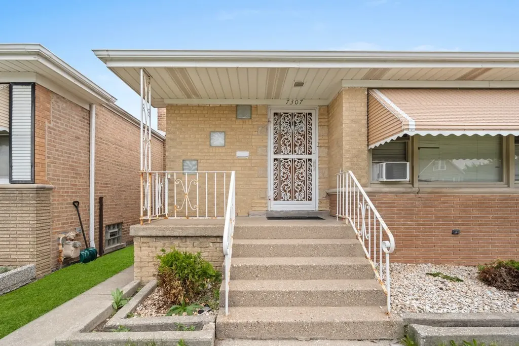 7307 South Damen Avenue Chicago IL 60636