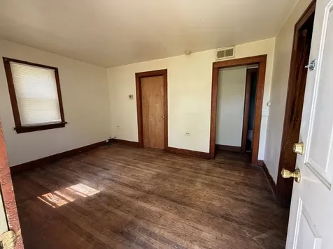 19 West 36th Place Steger IL 60475