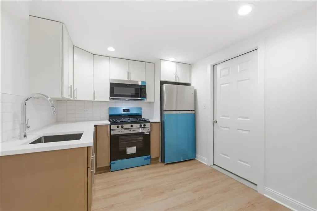 6506 South Saint Lawrence Avenue Chicago IL 60637