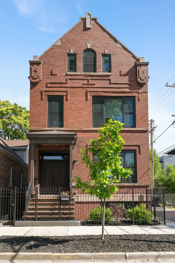 2312 West Charleston Street Chicago IL 60647