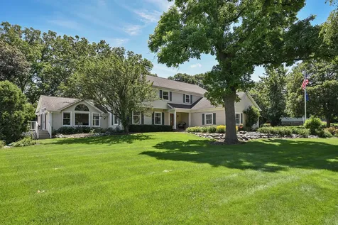 381 Grayfriars Lane Inverness IL 60067